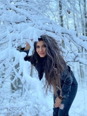 Наделина Манова