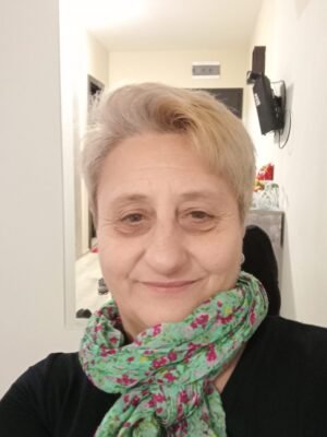 Нина	Сариева