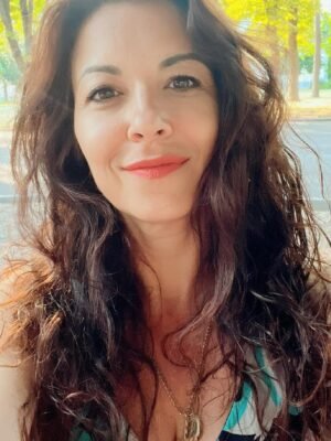 Елена	Райкова