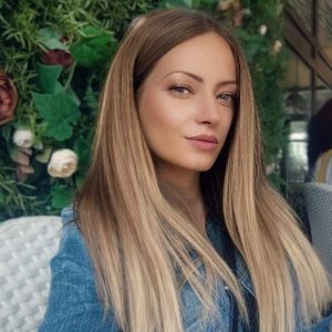 Елена	Цурова