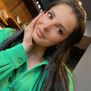 Джулия	Тенева