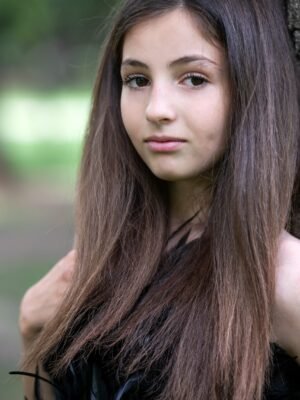 Вивиан	Николова