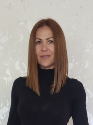 Вероника	Райнова
