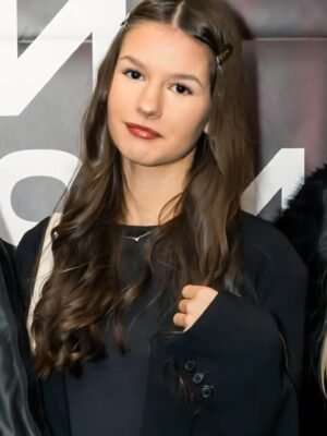 Александра Никова