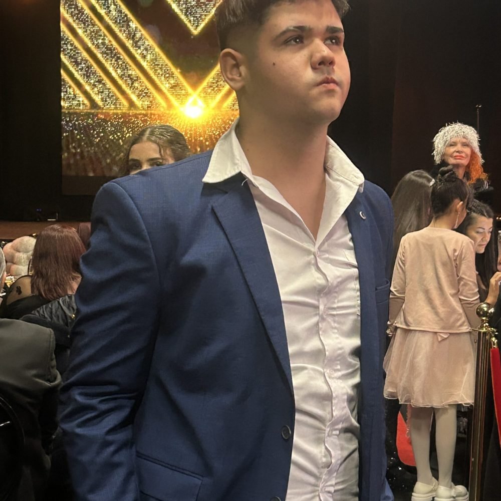 2F76C977-D7C8-48D9-BF3E-1C40E5F03A8B